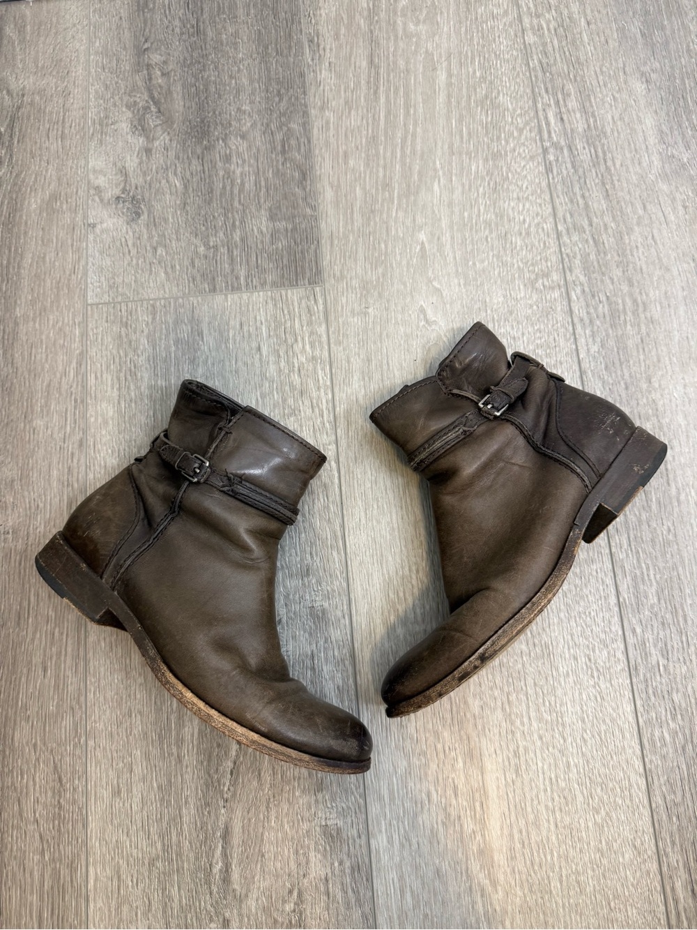 Frye Melissa short Leather Ankle Boots with Buckle Detail seam size 6